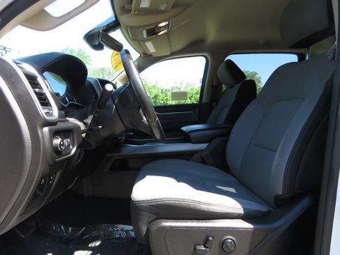 Used 2019 RAM 1500 Big Horn AWD/4WD image 10
