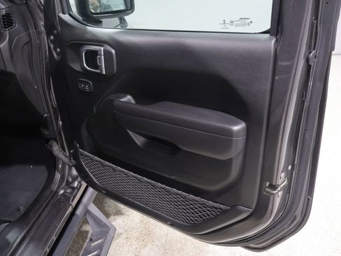 Certified 2022 Jeep Wrangler Sport AWD/4WD image 19