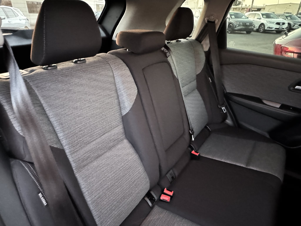 Used 2023 Nissan Rogue SV AWD/4WD image 18