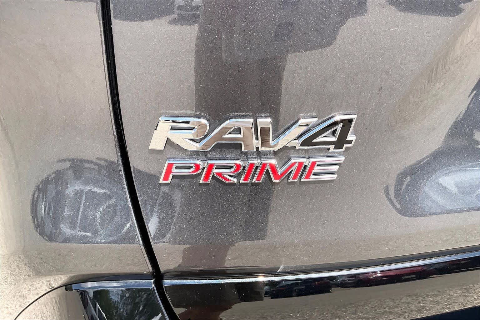 Used 2024 Toyota RAV4 SE w/ Weather & Moonroof Package AWD/4WD image 31