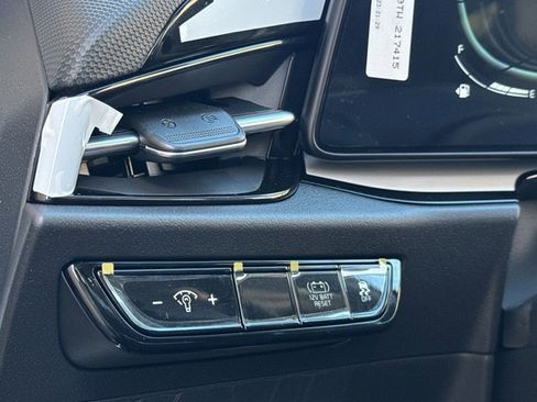 New 2025 Kia Niro EX Touring image 5