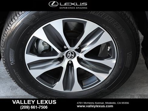 Used 2023 Toyota Highlander XLE image 6