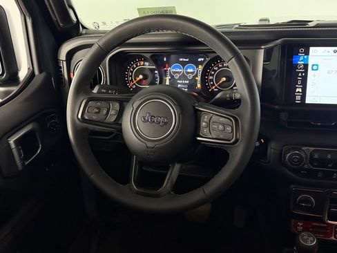 Used 2025 Jeep Gladiator Rubicon AWD/4WD image 37