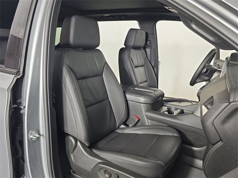 Used 2024 Chevrolet Suburban Z71 w/ Luxury Package image 23
