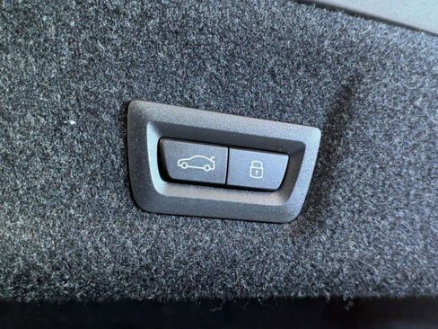 Used 2025 BMW 330i Sedan image 40