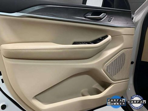 Used 2023 Jeep Grand Cherokee Limited w/ Luxury Tech Group II image 14