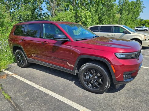 Used 2024 Jeep Grand Cherokee L Altitude AWD/4WD image 3
