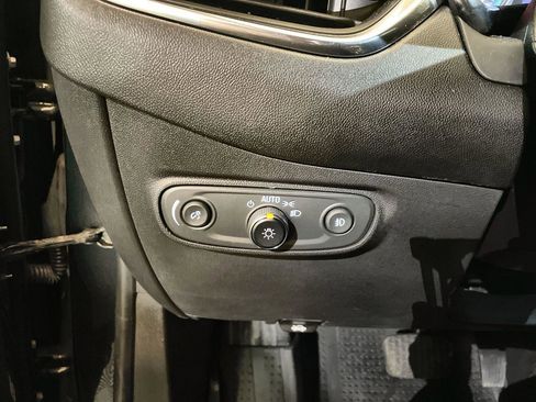 Used 2022 Chevrolet Equinox Premier image 17