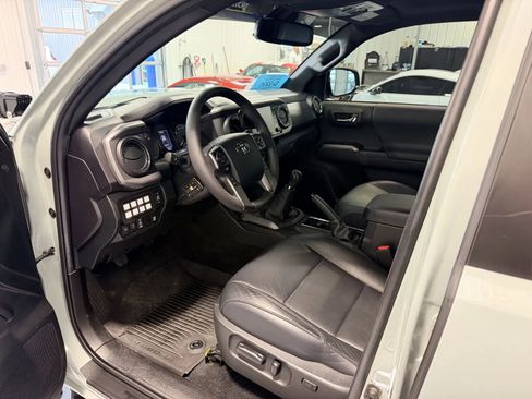 Used 2023 Toyota Tacoma TRD Off-Road w/ TRD Premium Off Road Package AWD/4WD image 16