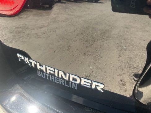 Used 2018 Nissan Pathfinder SL image 18