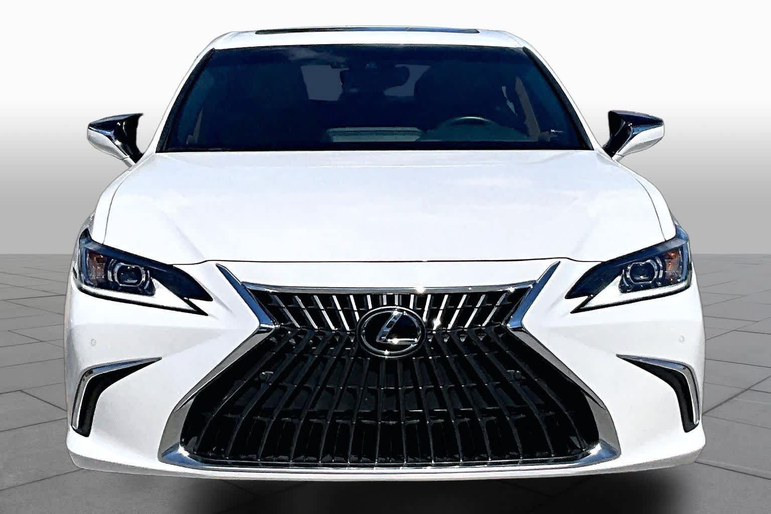 Used 2025 Lexus ES 350 w/ Premium Package FWD image 4