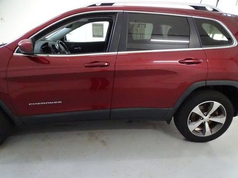 Used 2019 Jeep Cherokee Limited AWD/4WD image 21