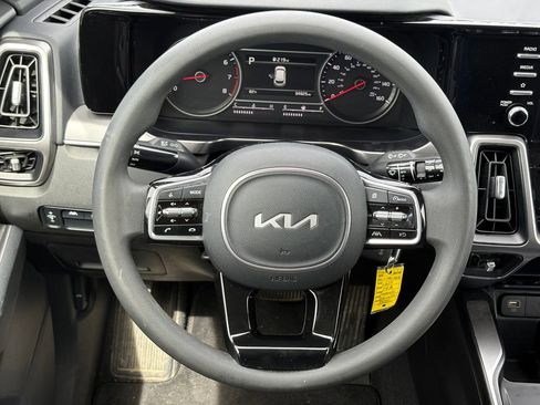 Used 2023 Kia Sorento LX FWD image 34