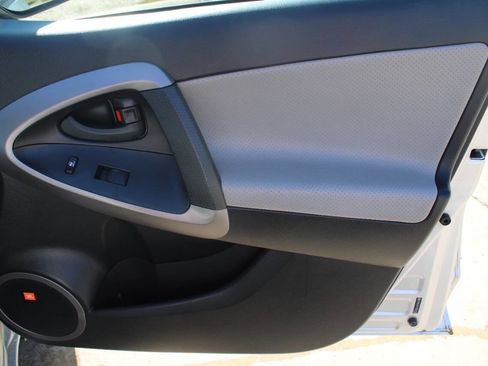 Used 2007 Toyota RAV4 Limited image 7