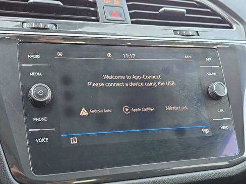 Certified 2022 Volkswagen Tiguan SE image 27