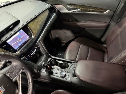 Used 2021 Cadillac XT6 Premium Luxury FWD image 32