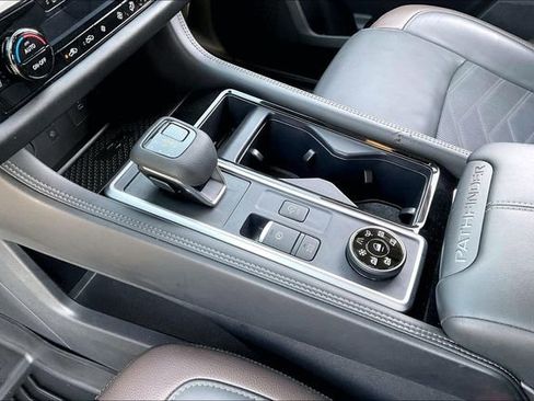 Used 2024 Nissan Pathfinder Platinum w/ Cargo Package image 13