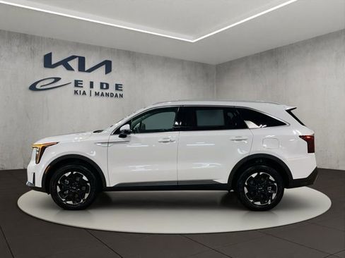 New 2026 Kia Sorento S AWD/4WD image 2
