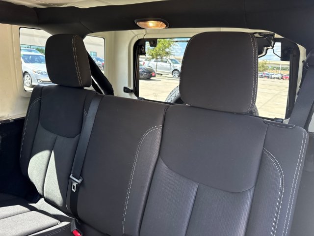 Used 2014 Jeep Wrangler Unlimited Sahara w/ Max Tow Package AWD/4WD image 24