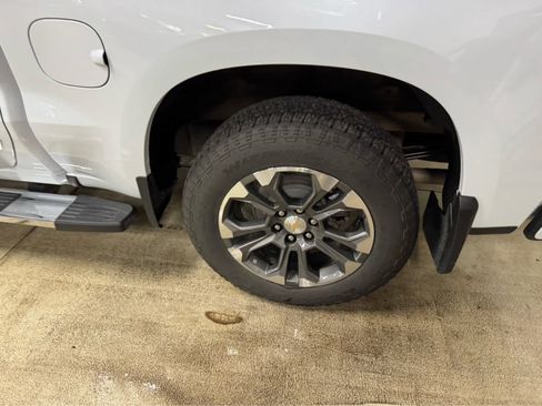 Certified 2026 Chevrolet Silverado 1500 High Country w/ Technology Package AWD/4WD image 9