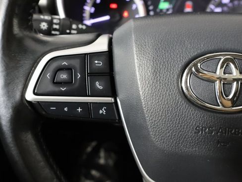 Used 2023 Toyota Highlander XLE FWD image 8