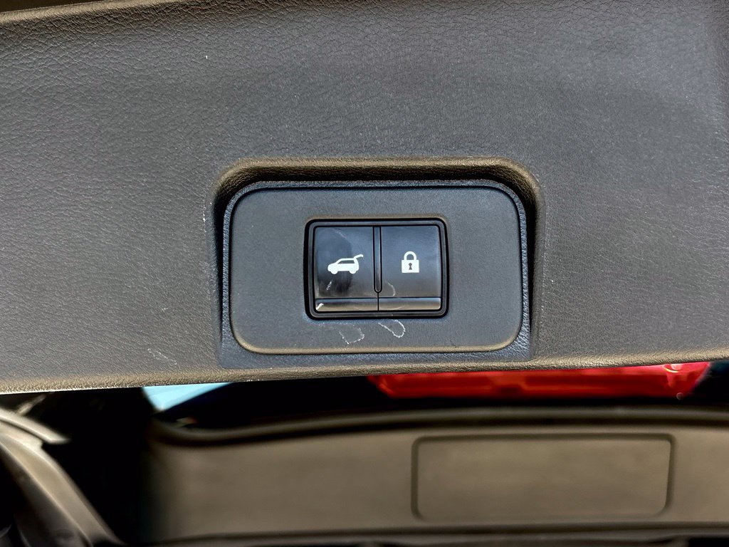 Used 2025 Nissan Rogue SV FWD image 27