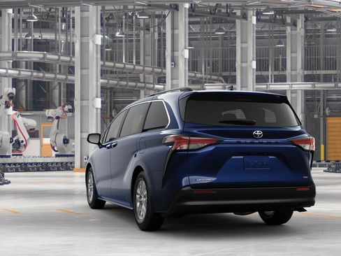 New 2025 Toyota Sienna XLE image 7