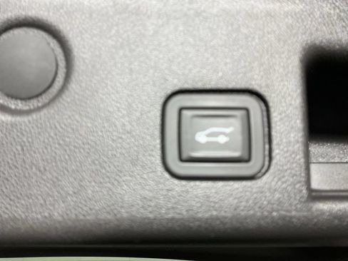 Used 2024 Chevrolet Equinox LT AWD/4WD image 13