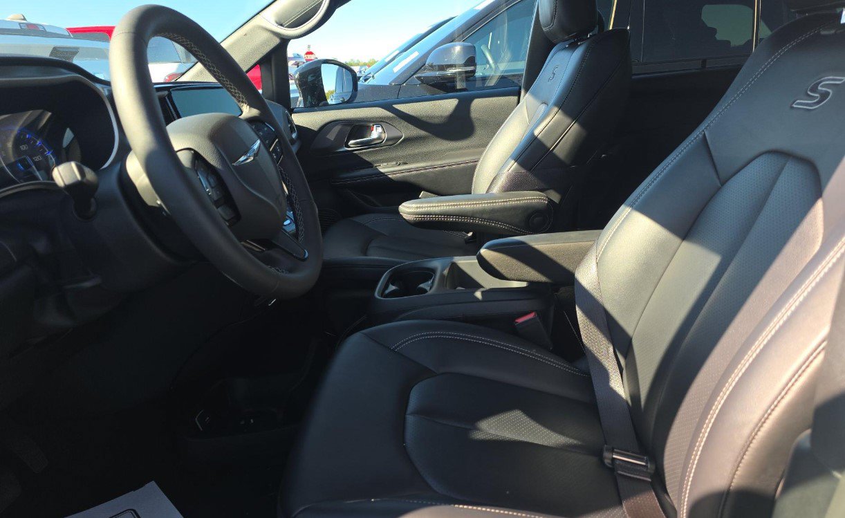 Used 2026 Chrysler Pacifica Select w/ S Appearance Package FWD image 7