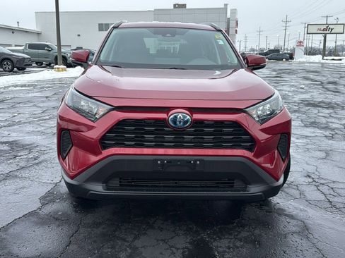 Used 2019 Toyota RAV4 LE image 2