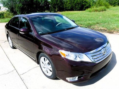 Used 2011 Toyota Avalon FWD image 2