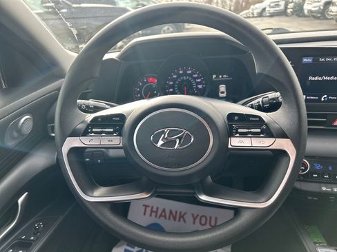 Used 2022 Hyundai Elantra SEL image 15