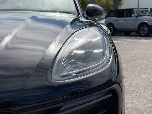 Used 2022 Porsche Macan Base image 11