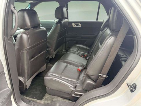 Used 2015 Ford Explorer XLT w/ Equipment Group 202B AWD/4WD image 19