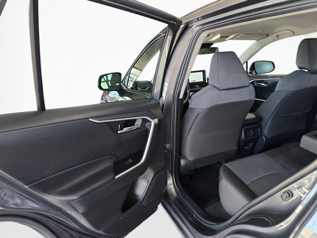 Used 2025 Toyota RAV4 XLE AWD/4WD image 35