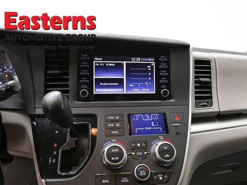 Used 2020 Toyota Sienna L FWD image 11