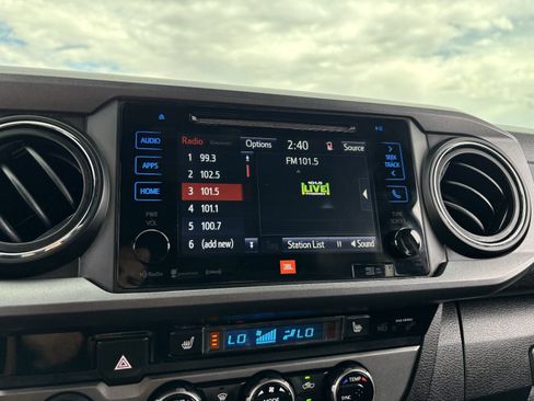 Used 2018 Toyota Tacoma TRD Off-Road AWD/4WD image 23