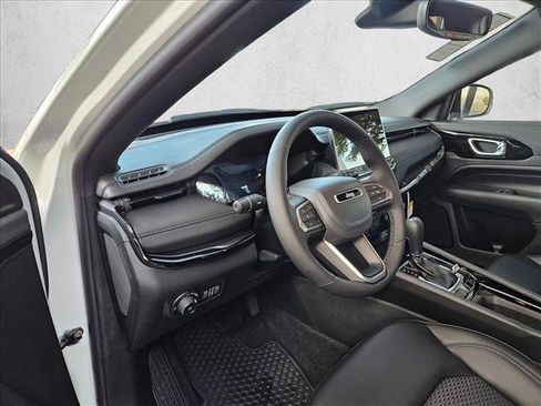 New 2026 Jeep Compass Latitude image 3