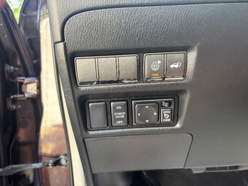 Used 2012 INFINITI QX56 4WD w/ Deluxe Touring Pkg image 21