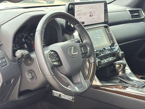 Used 2024 Lexus LX 600 4WD w/ Ultra Luxury Package image 9