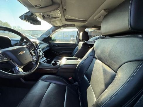 Used 2020 Chevrolet Suburban LT image 15