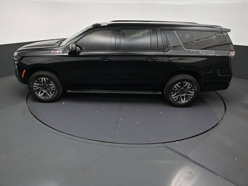 Used 2025 Chevrolet Suburban Z71 w/ Comfort Package AWD/4WD image 13