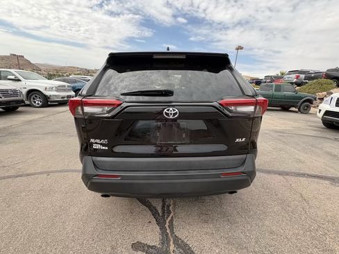 Used 2021 Toyota RAV4 XLE FWD image 4