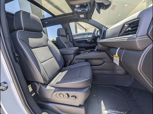 New 2026 Chevrolet Suburban Premier w/ Sun And Tow Package AWD/4WD image 14