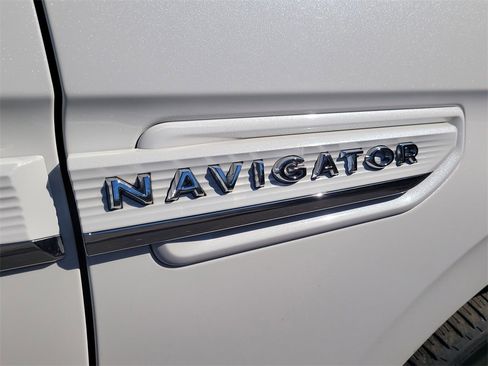 Used 2023 Lincoln Navigator Reserve image 6