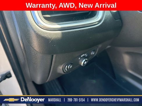 Used 2021 Chevrolet Equinox LT AWD/4WD image 17