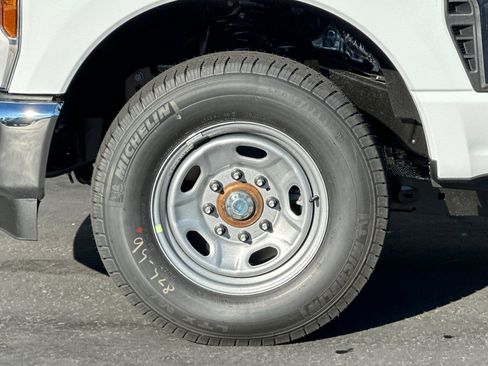 New 2026 Ford F250 XL w/ XL Chrome Package image 23