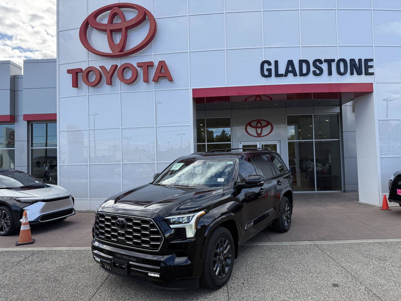 Used 2026 Toyota Sequoia Platinum AWD/4WD image 1
