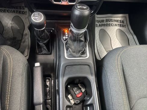 Used 2024 Jeep Wrangler Unlimited Sport AWD/4WD image 19