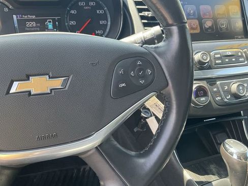 Used 2017 Chevrolet Impala LT w/ Convenience Package FWD image 19